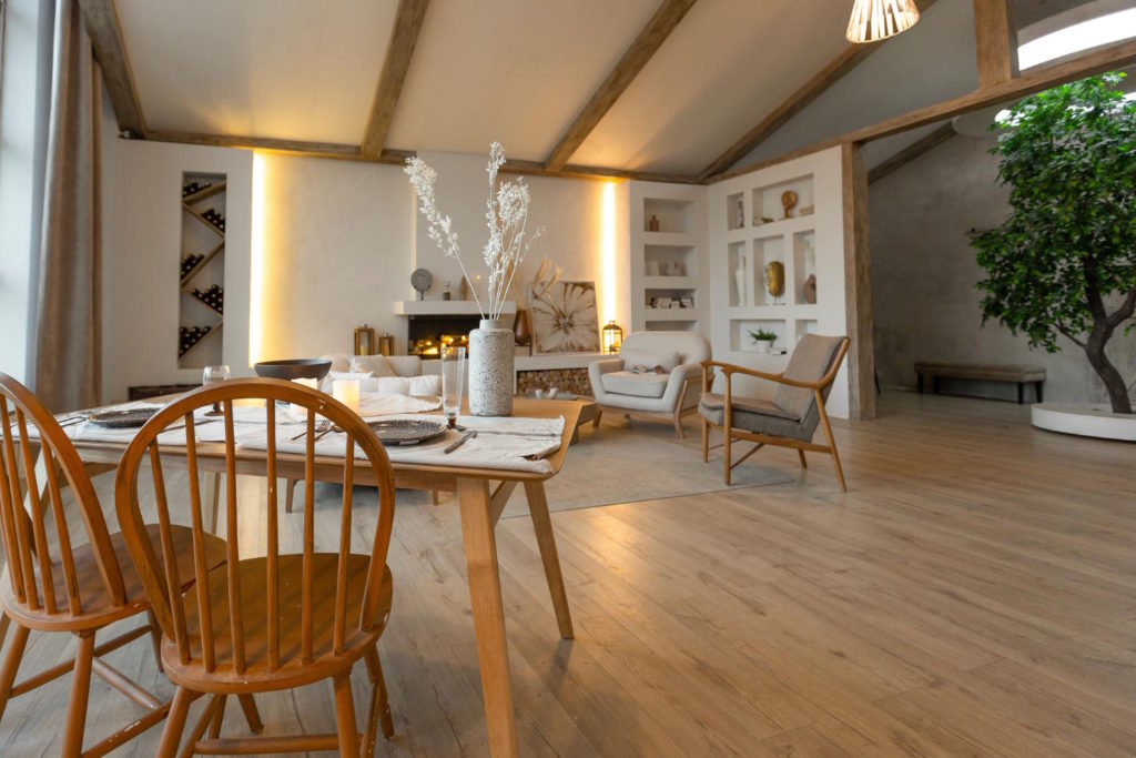 Drewniane podłogi są nie tylko praktyczne, ale również estetyczne